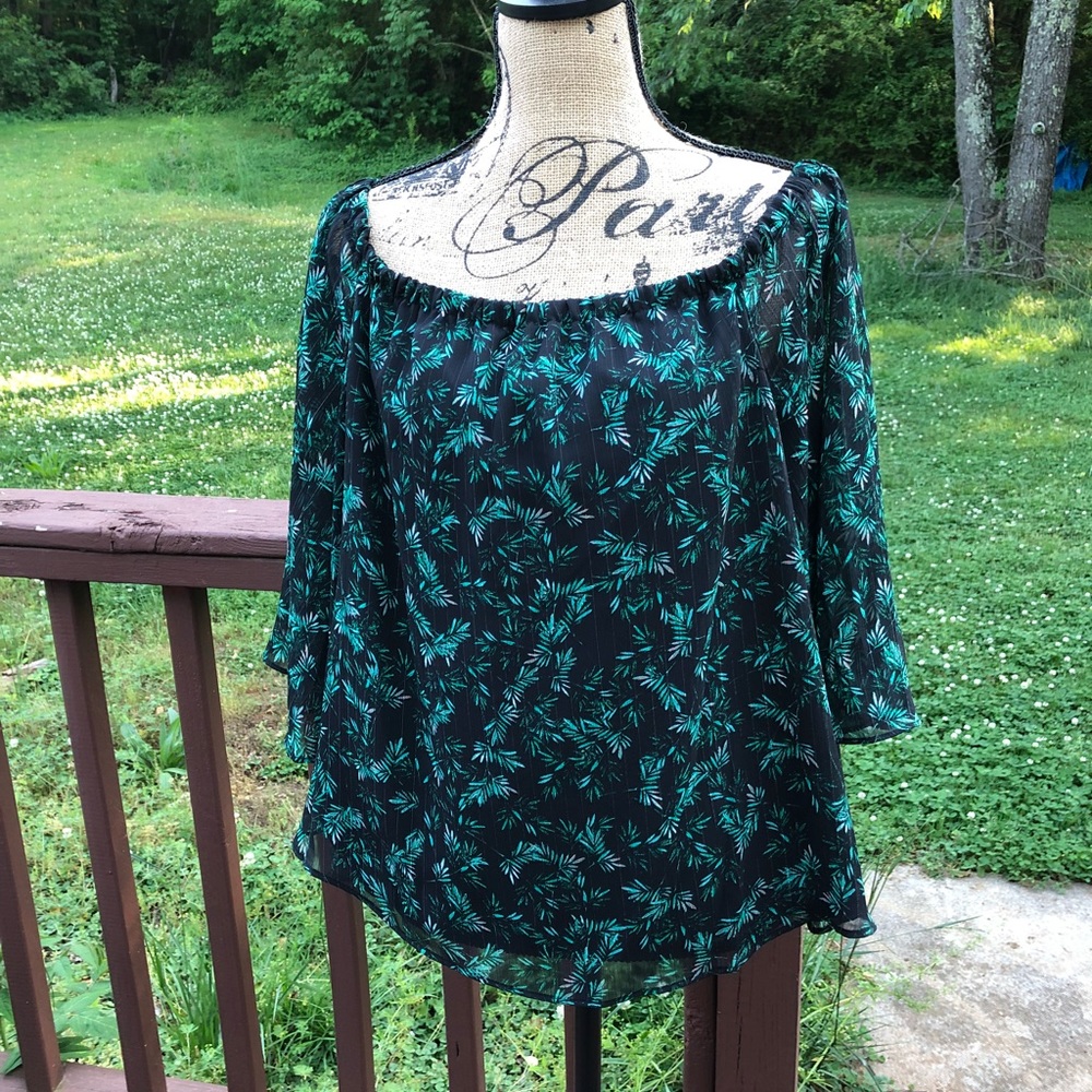 A.n.a green shirt